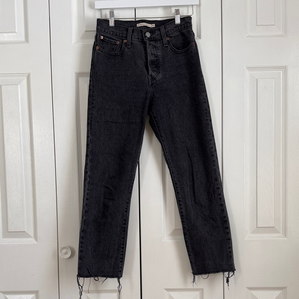 Levi’s Wedgie Straight Jeans Raw Hem Black Sprout Size 25 EUC